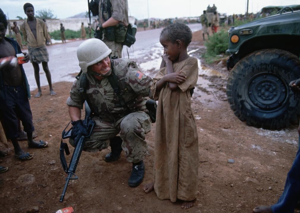 1992: The US feeds starving Somalians